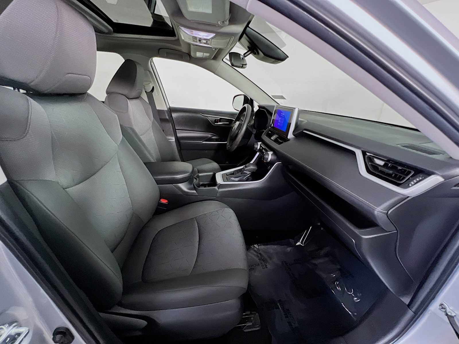 2023 Toyota RAV4 XLE - Photo 27
