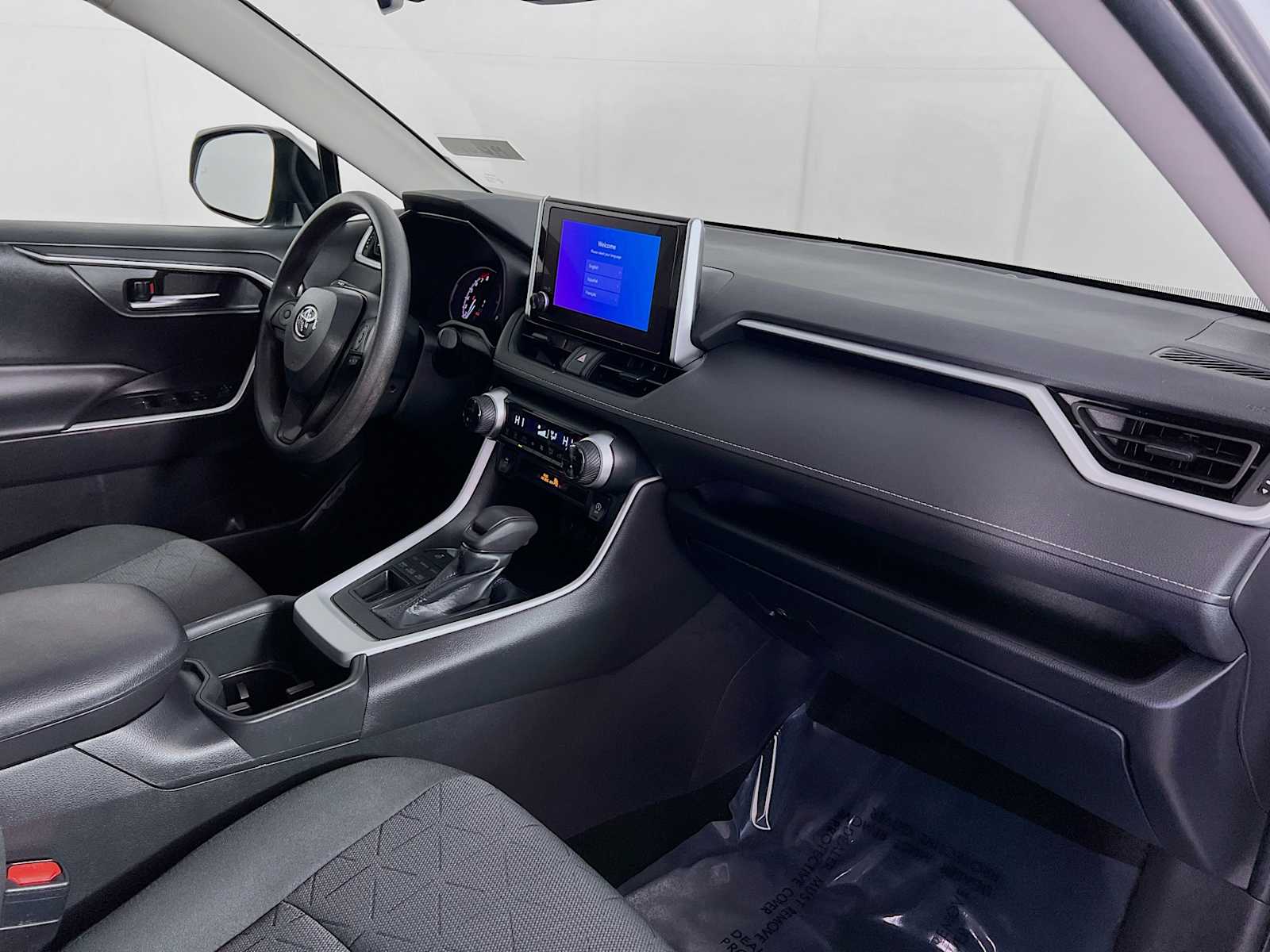 2023 Toyota RAV4 XLE - Photo 28