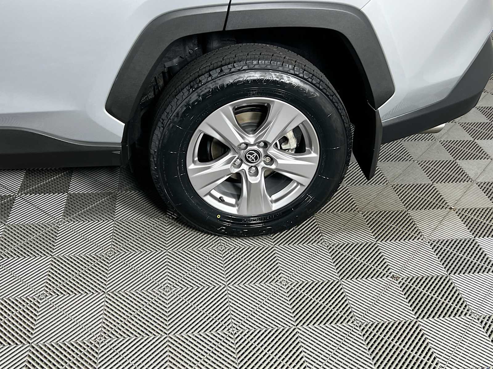 2023 Toyota RAV4 XLE - Photo 30