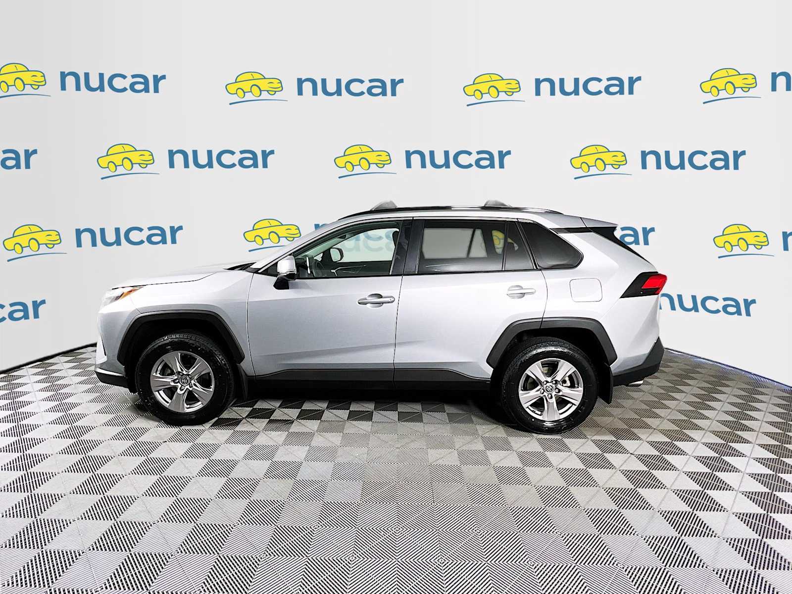 2023 Toyota RAV4 XLE - Photo 4