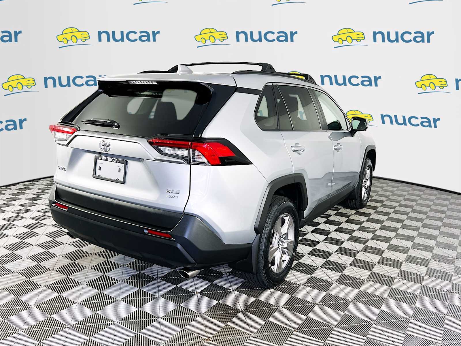 2023 Toyota RAV4 XLE - Photo 7
