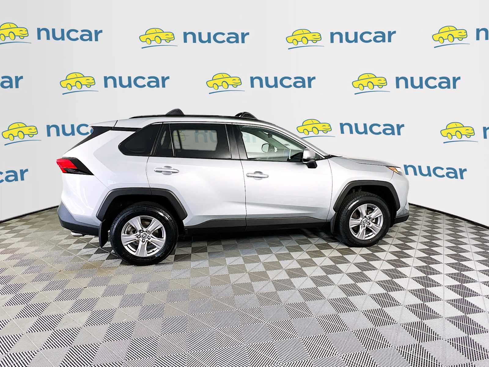 2023 Toyota RAV4 XLE - Photo 8