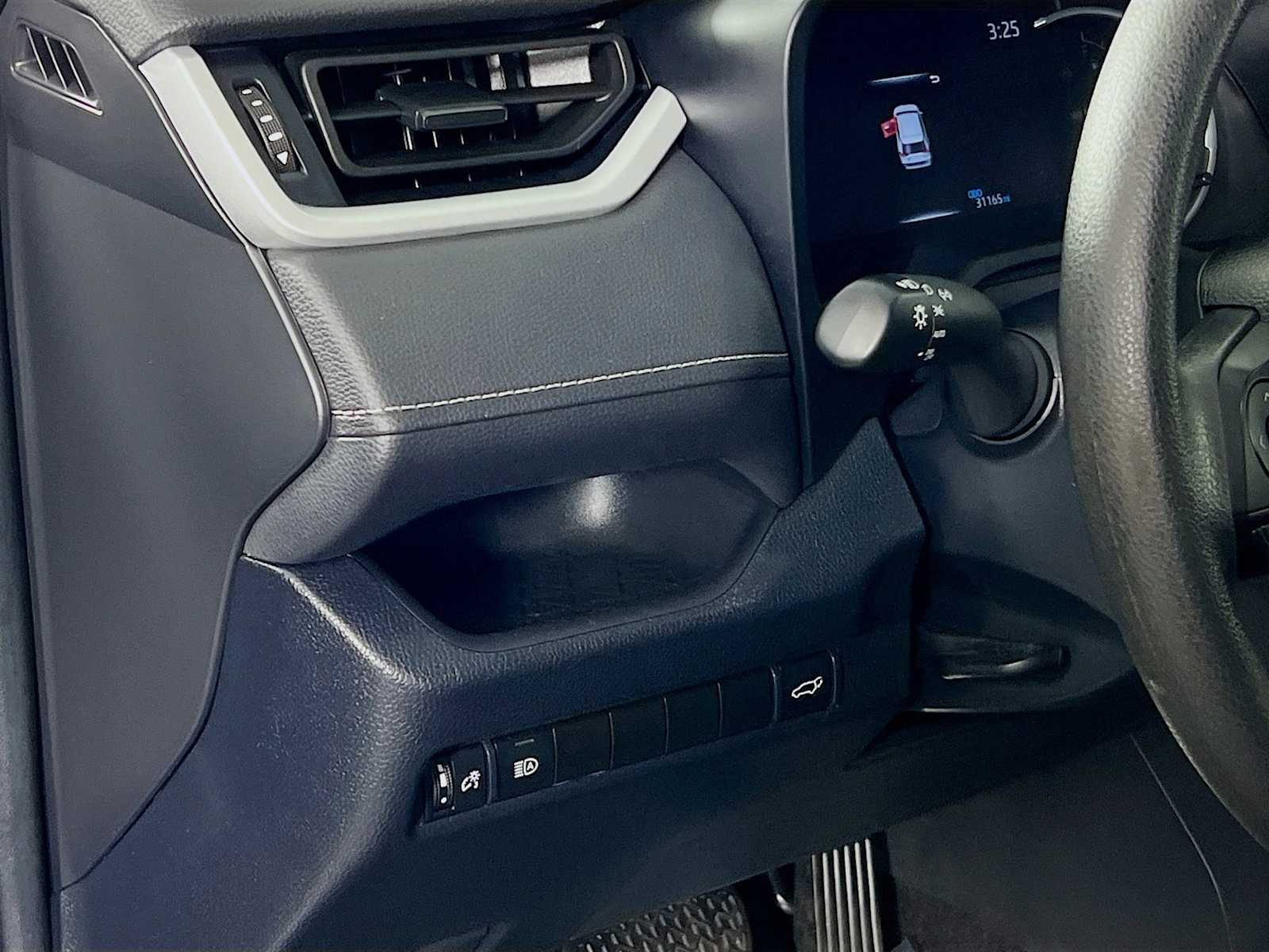 2023 Toyota RAV4 XLE - Photo 10