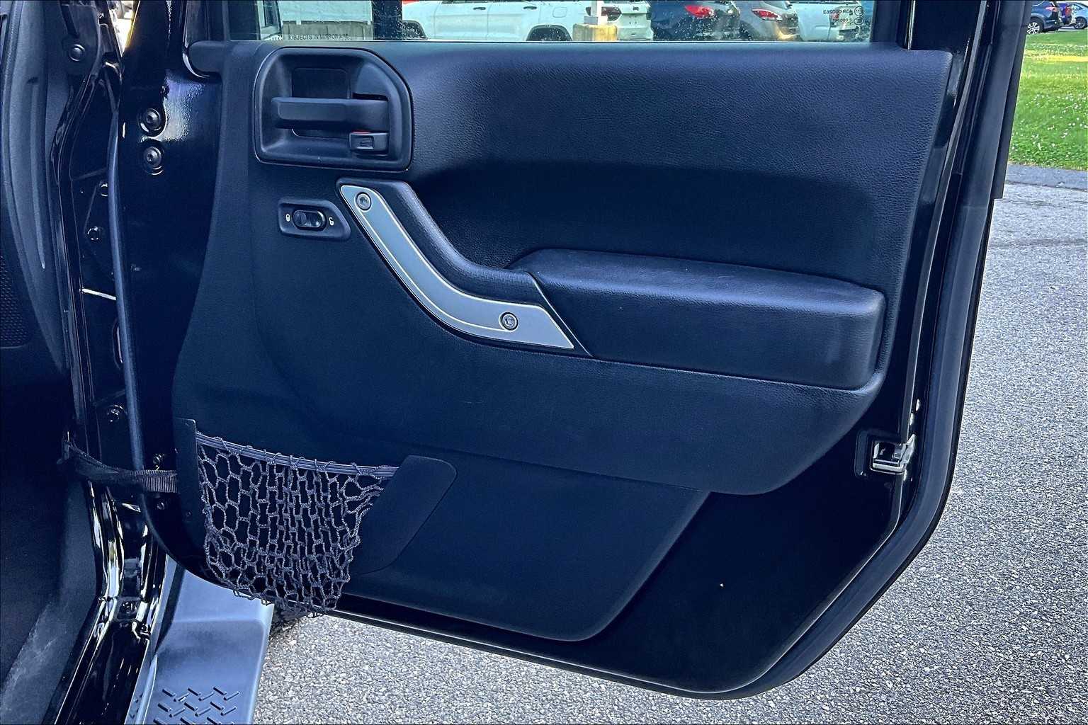 2017 Jeep Wrangler Unlimited Sahara - Photo 12