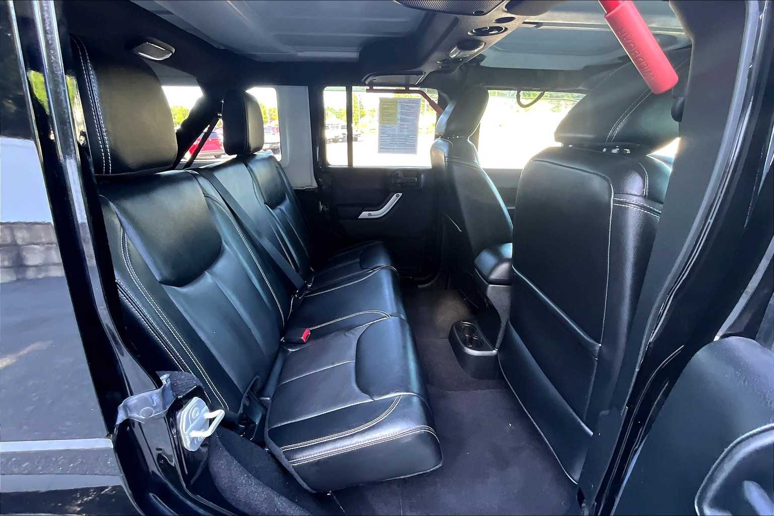 2017 Jeep Wrangler Unlimited Sahara - Photo 16