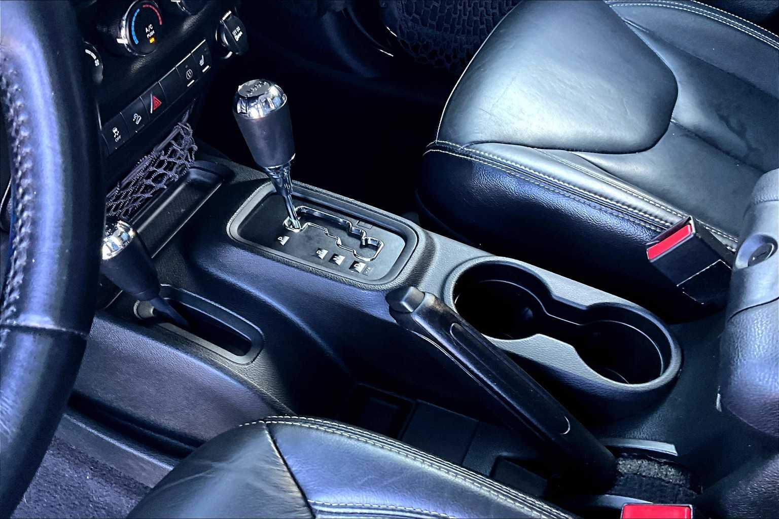 2017 Jeep Wrangler Unlimited Sahara - Photo 19