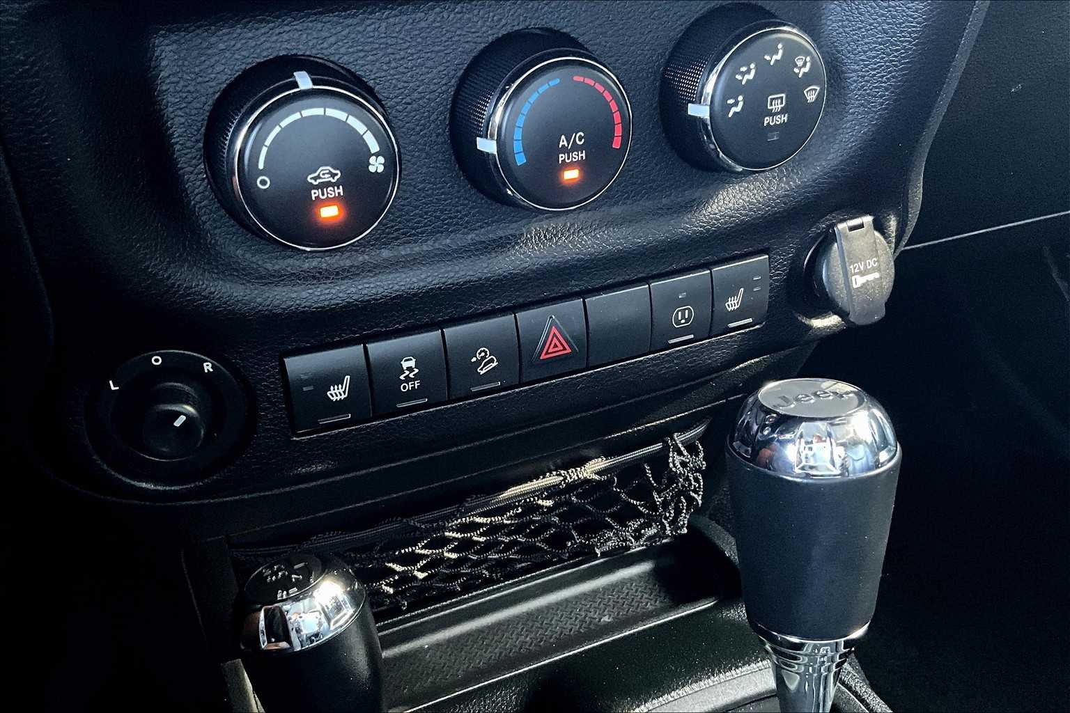 2017 Jeep Wrangler Unlimited Sahara - Photo 25