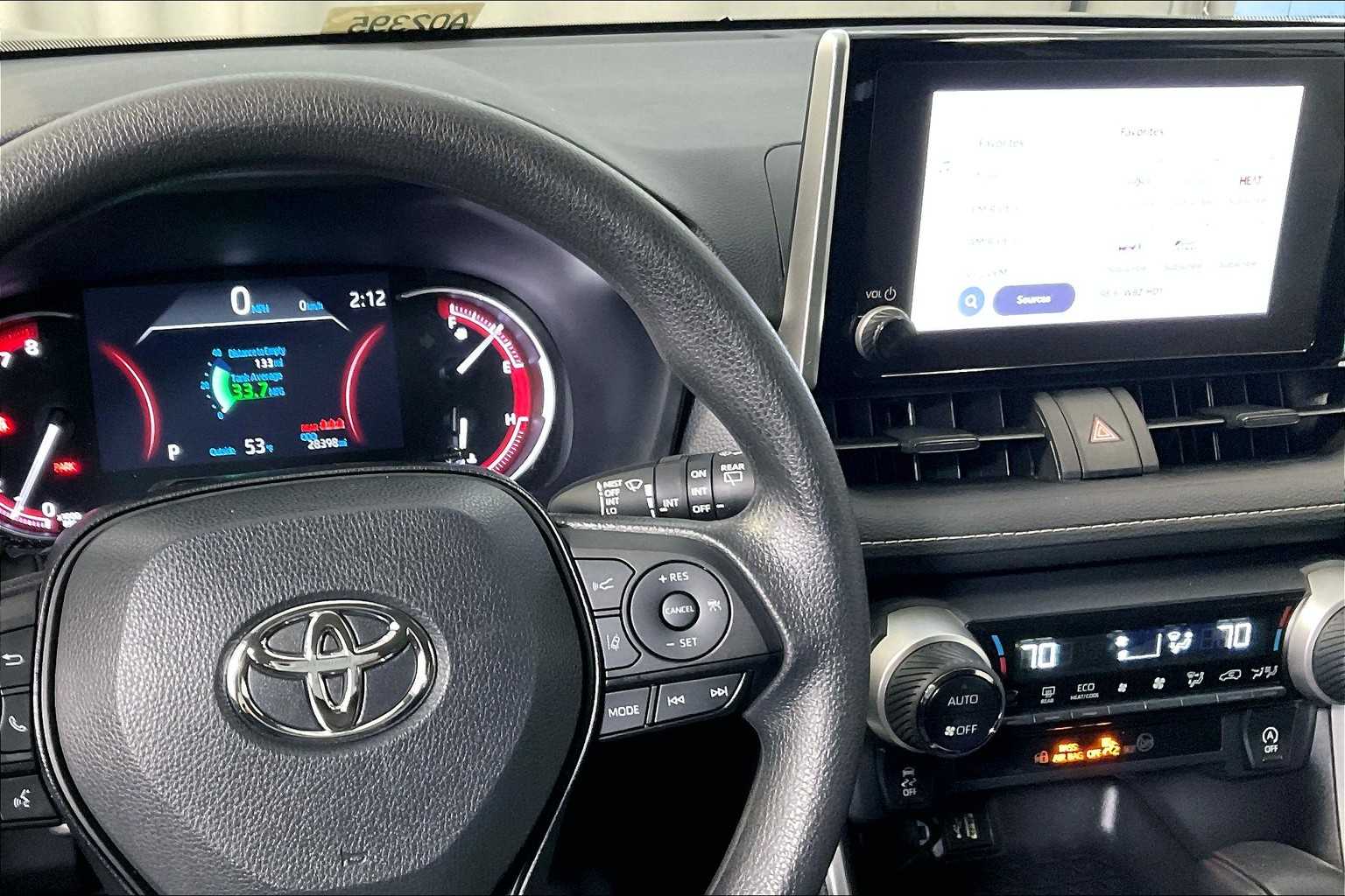 2024 Toyota RAV4 XLE - Photo 19