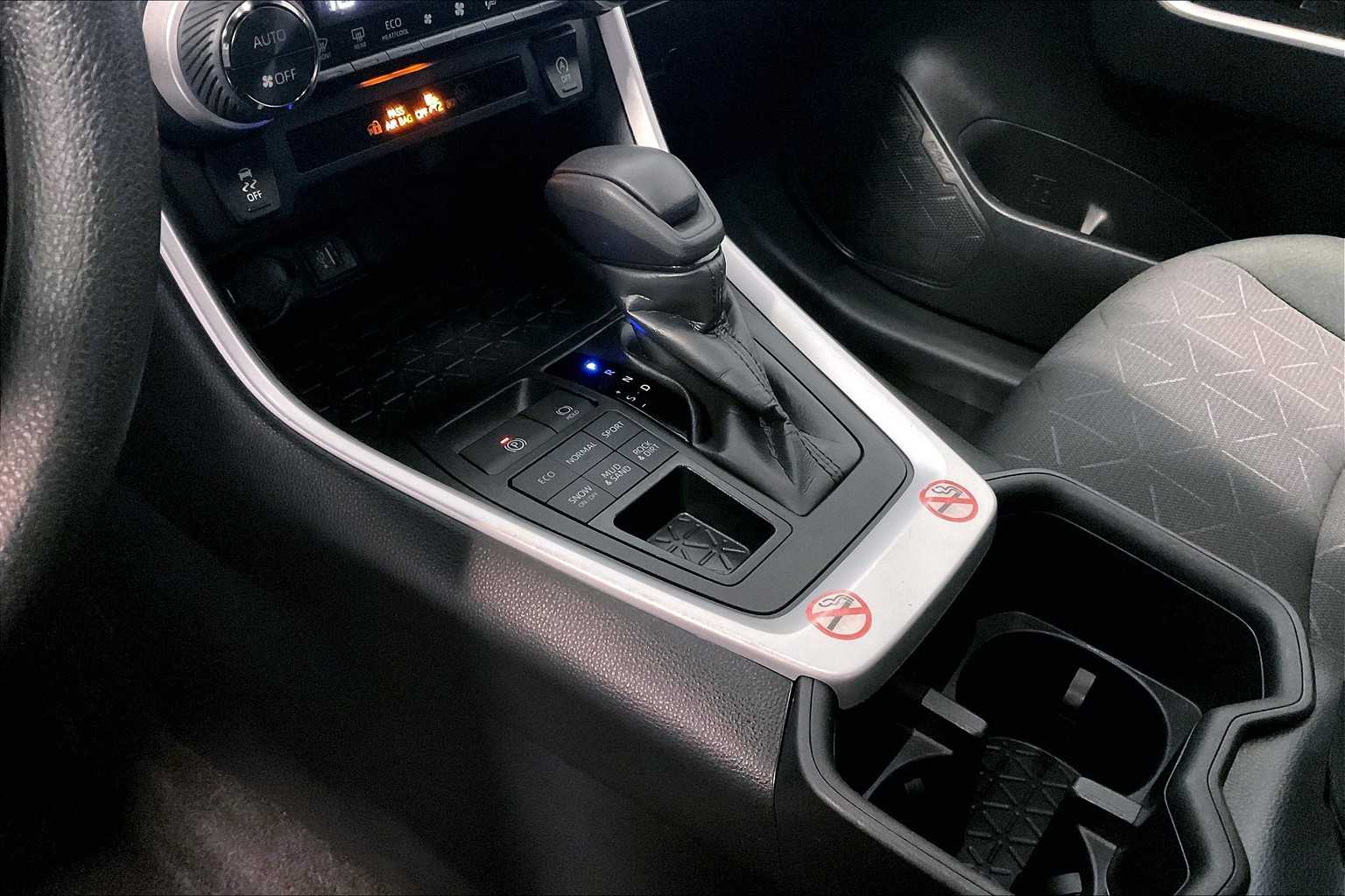 2024 Toyota RAV4 XLE - Photo 21