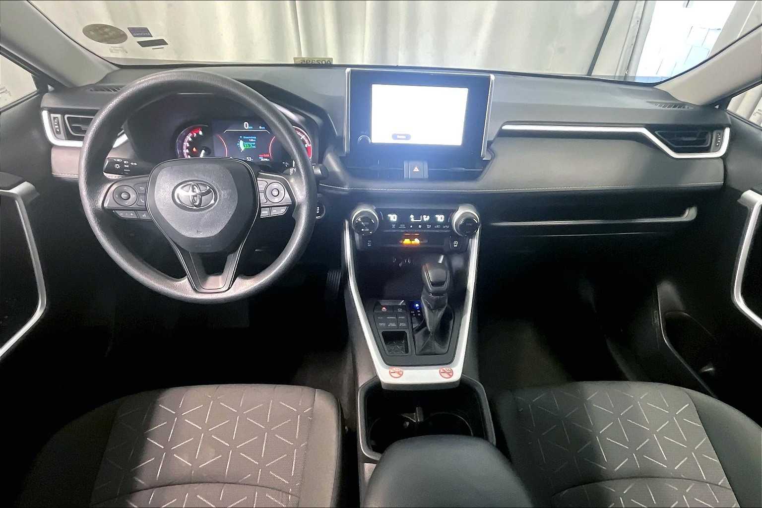 2024 Toyota RAV4 XLE - Photo 22