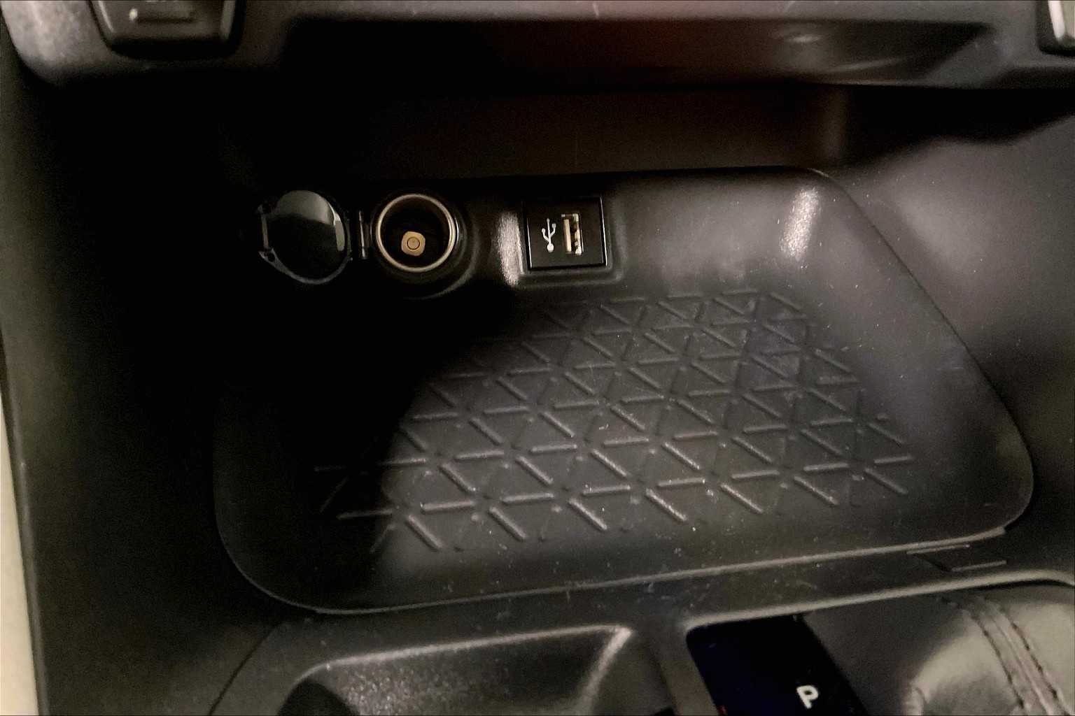 2024 Toyota RAV4 XLE - Photo 26