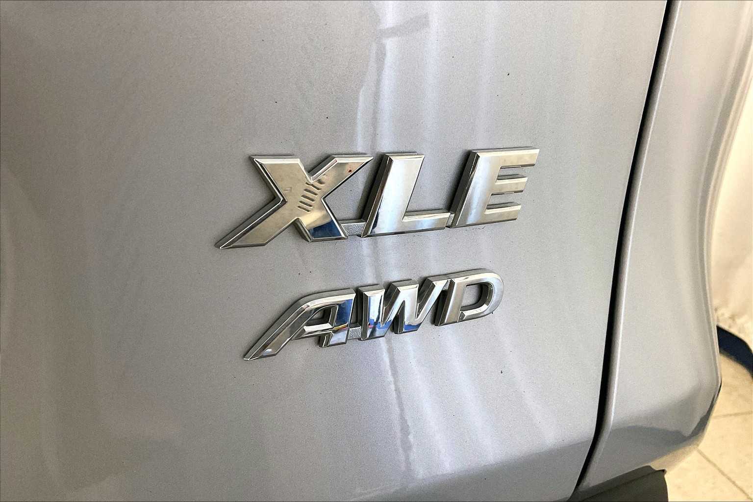 2024 Toyota RAV4 XLE - Photo 29
