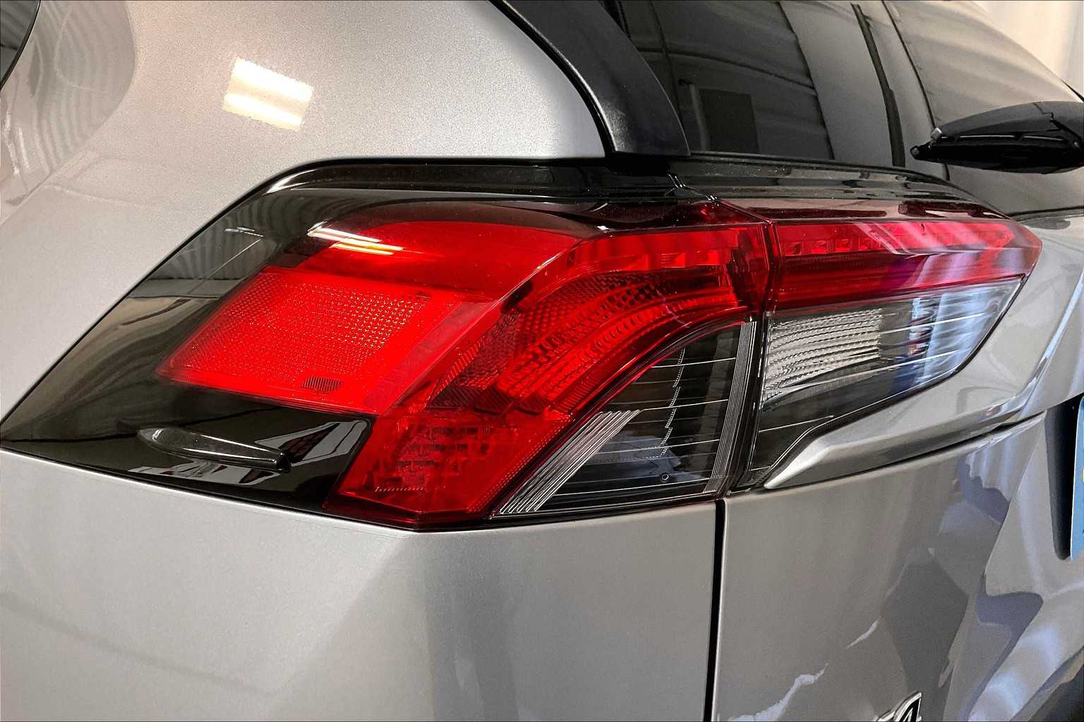2024 Toyota RAV4 XLE - Photo 34