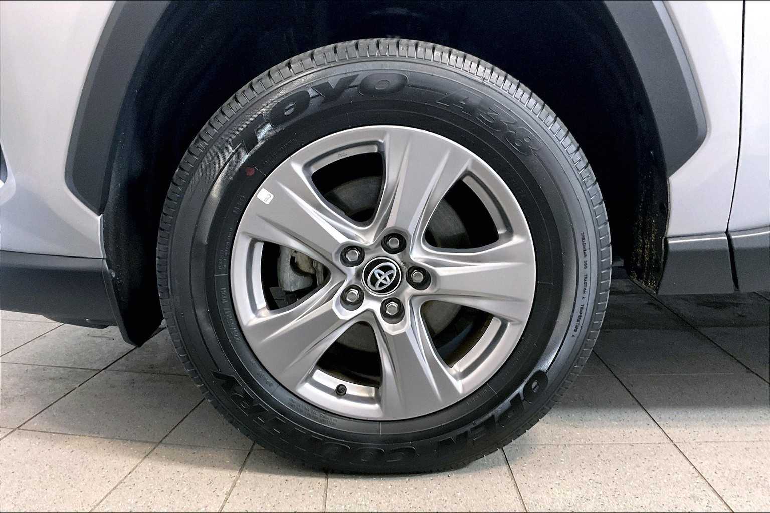 2024 Toyota RAV4 XLE - Photo 7