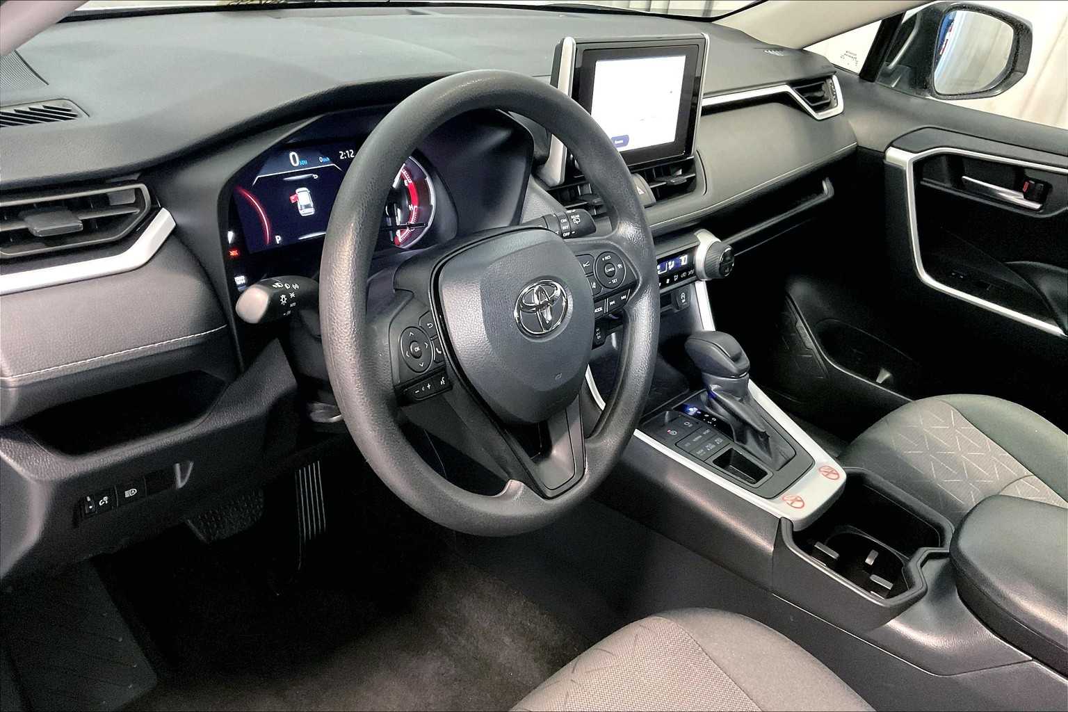 2024 Toyota RAV4 XLE - Photo 8