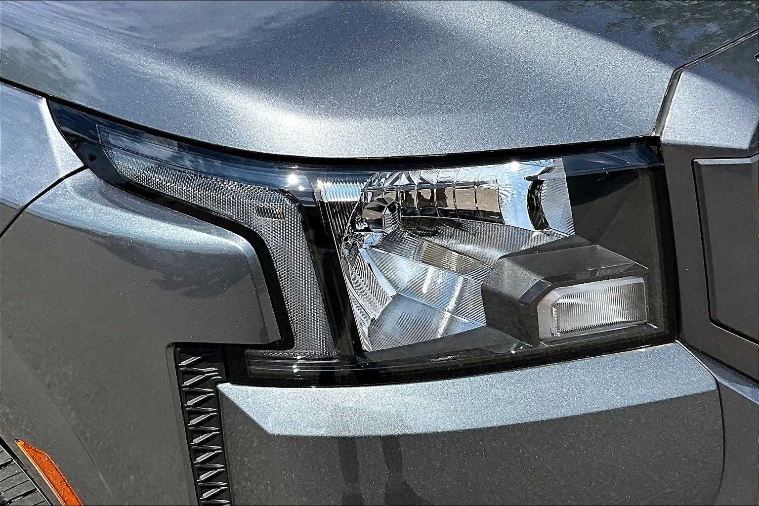 2025 Nissan Frontier SV - Photo 32