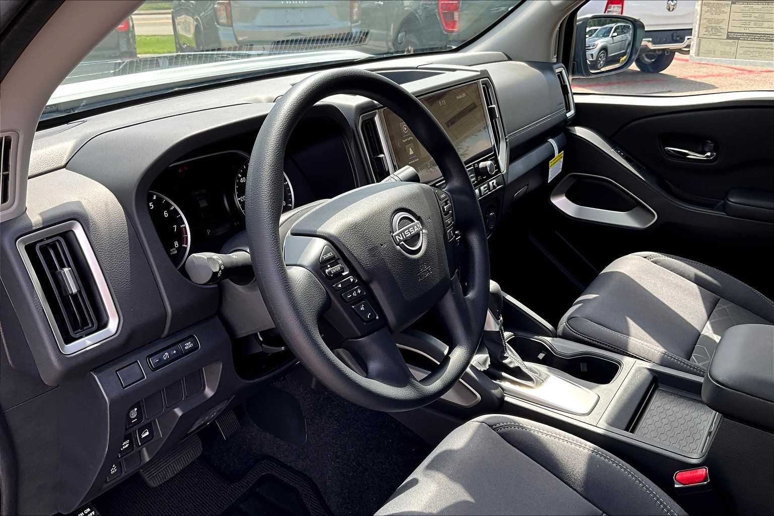 2025 Nissan Frontier SV - Photo 8