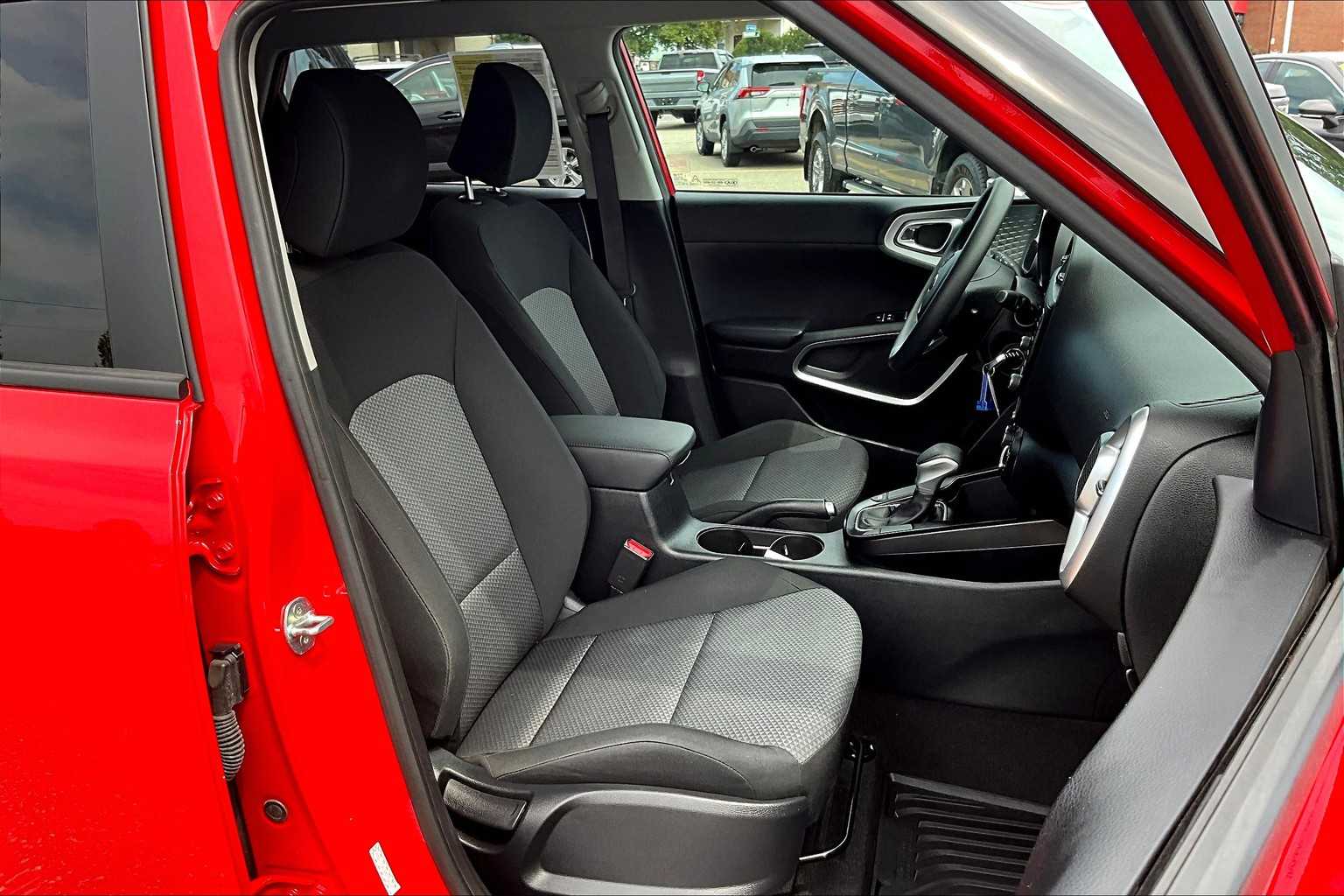 2021 Kia Soul LX - Photo 11