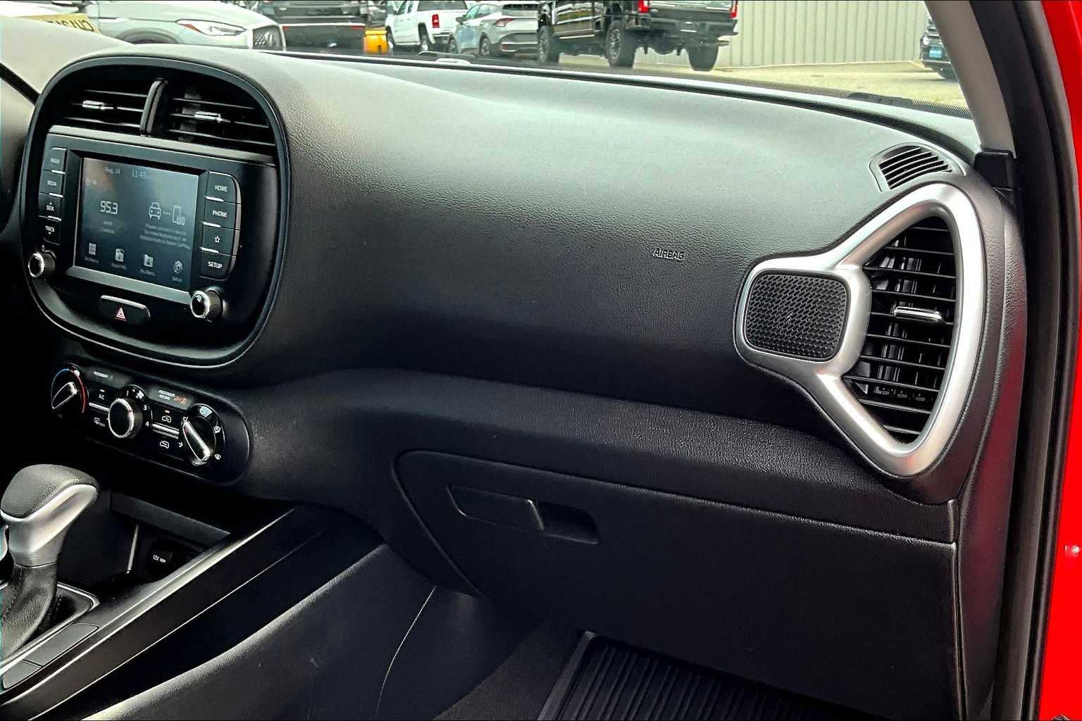 2021 Kia Soul LX - Photo 13