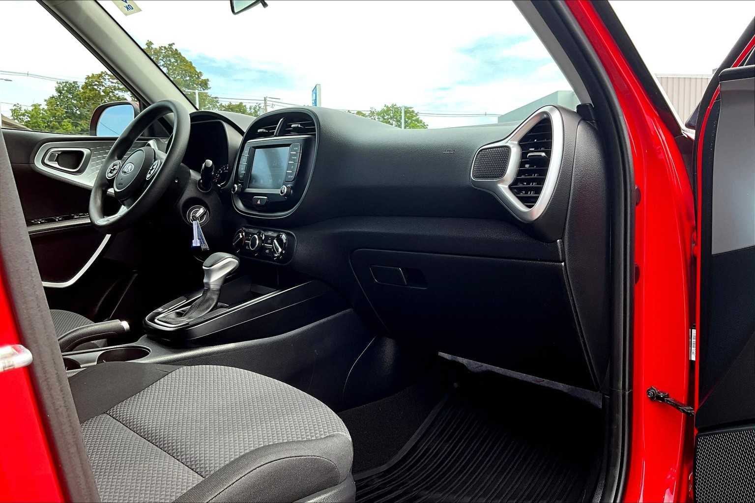 2021 Kia Soul LX - Photo 14