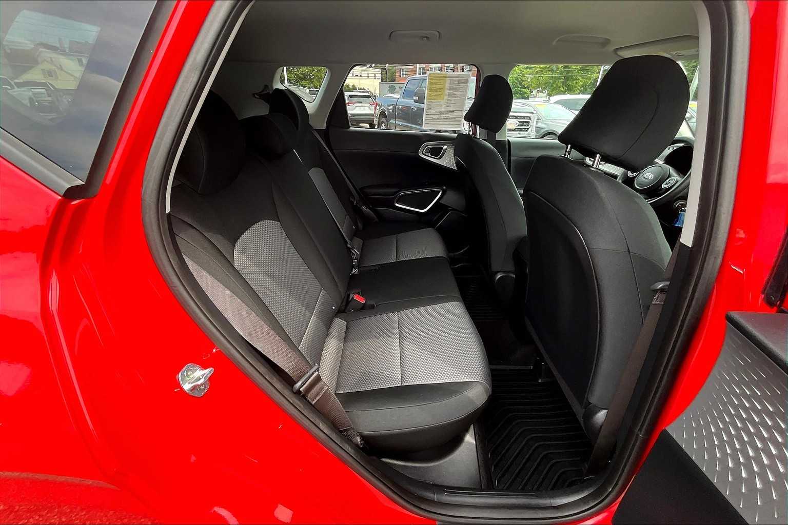 2021 Kia Soul LX - Photo 16
