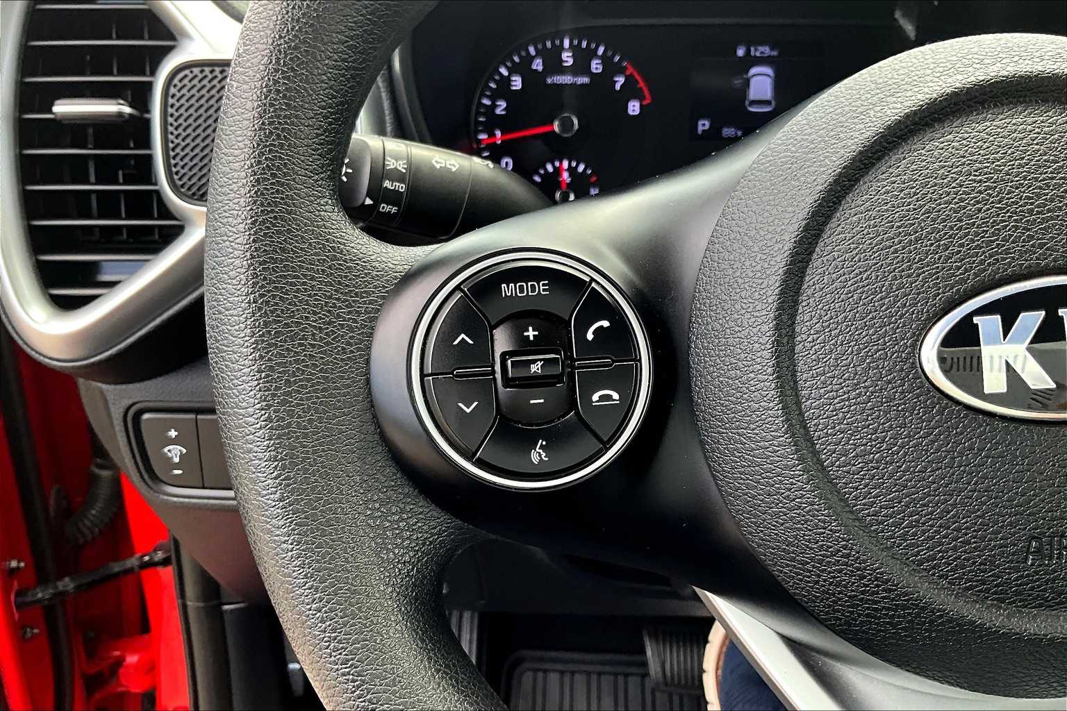 2021 Kia Soul LX - Photo 22