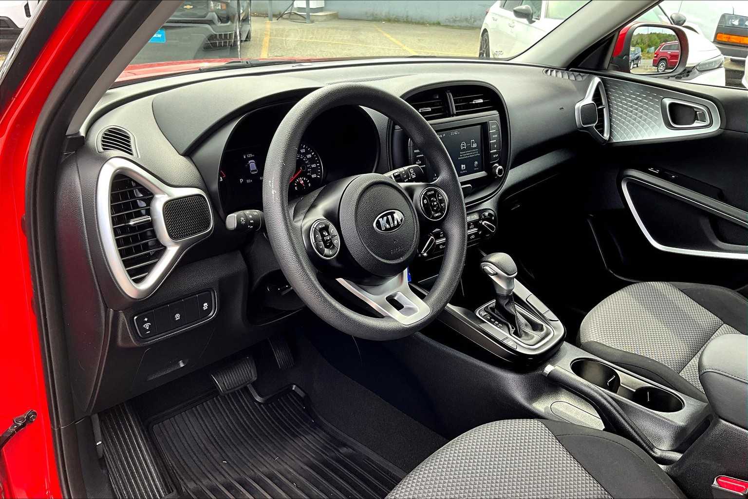 2021 Kia Soul LX - Photo 8