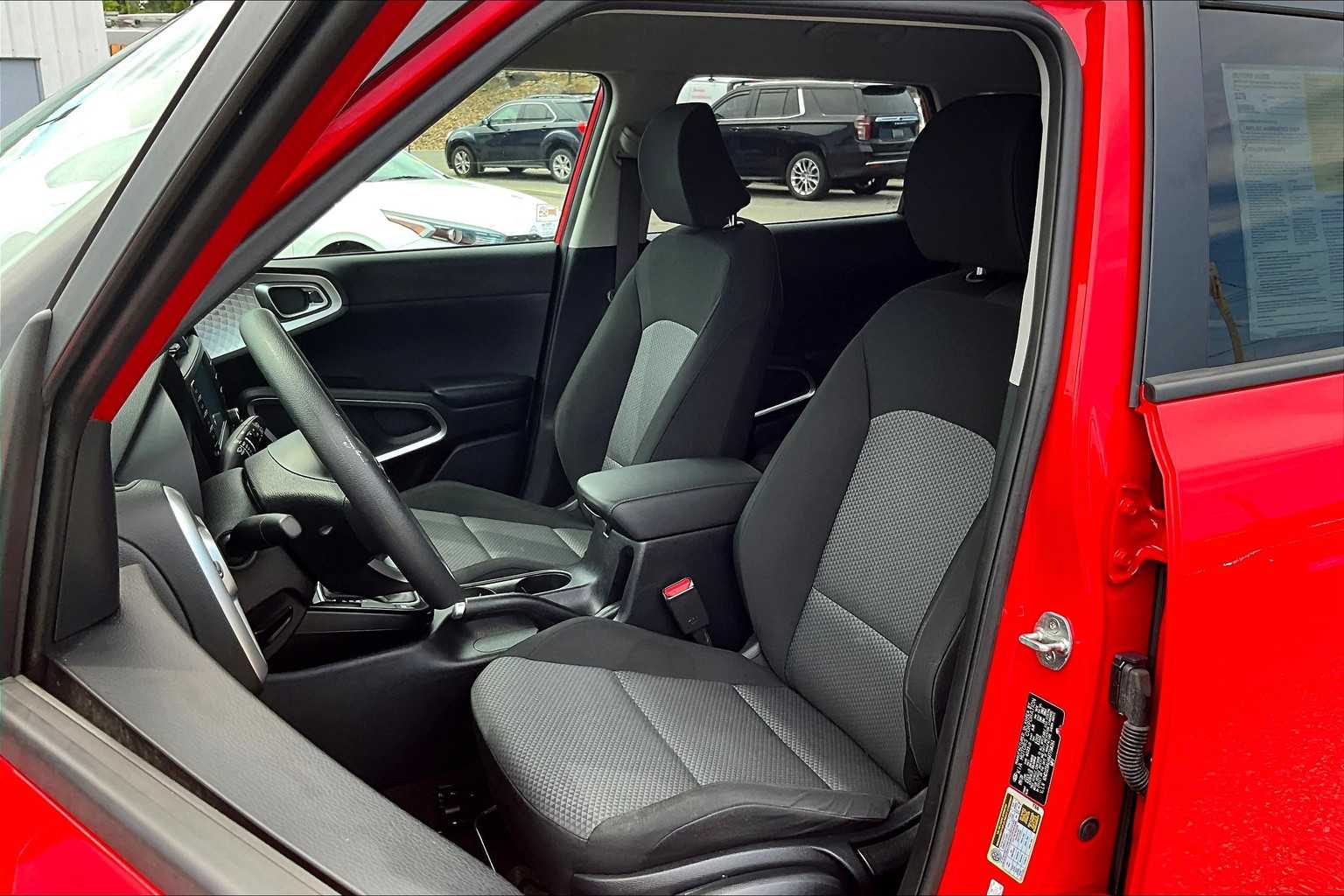 2021 Kia Soul LX - Photo 10