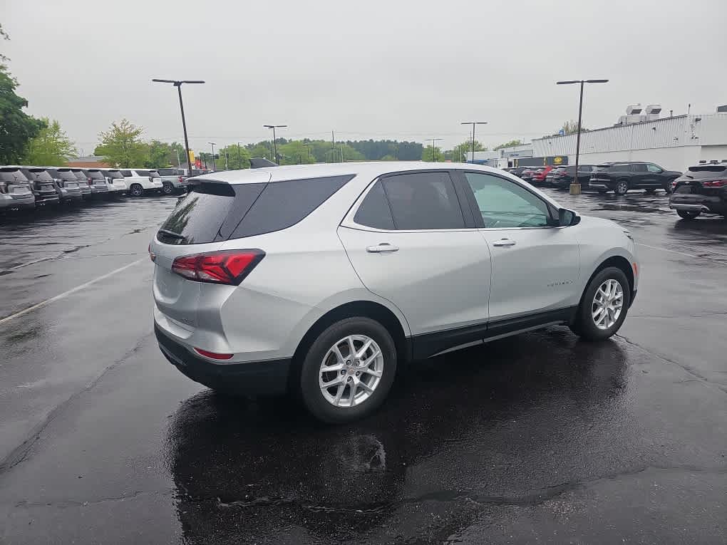 2022 Chevrolet Equinox LT - Photo 2