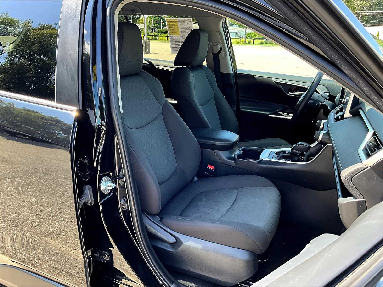2023 Toyota RAV4 XLE - Photo 11
