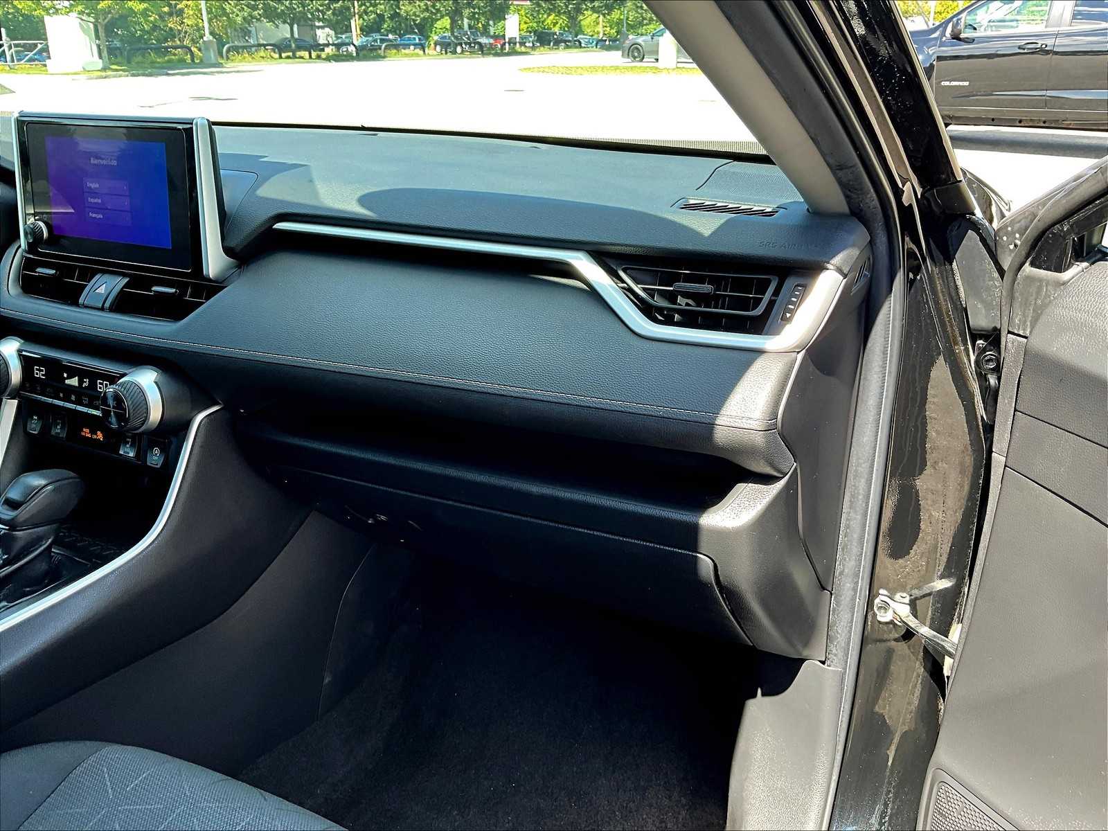 2023 Toyota RAV4 XLE - Photo 13