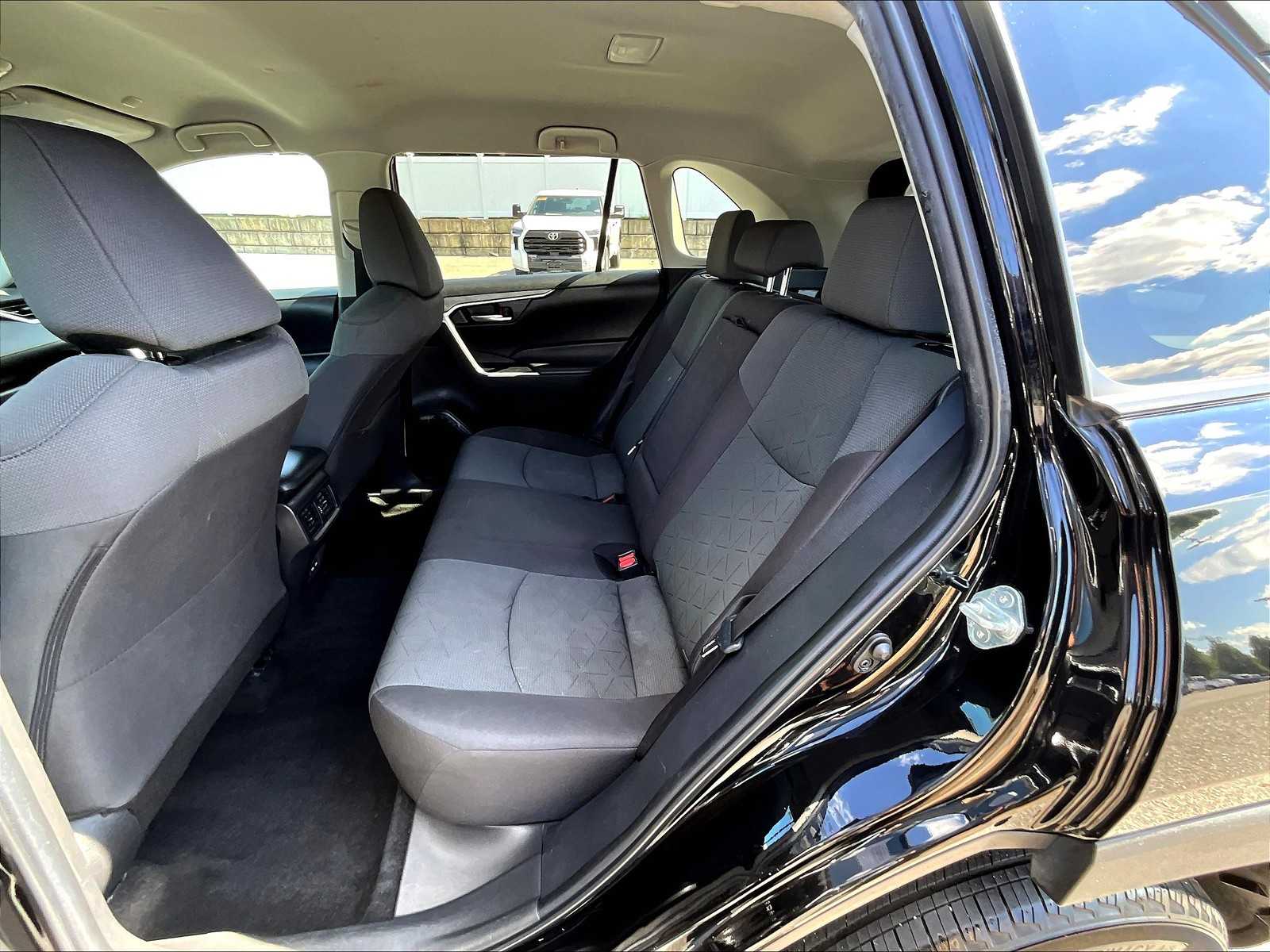 2023 Toyota RAV4 XLE - Photo 15