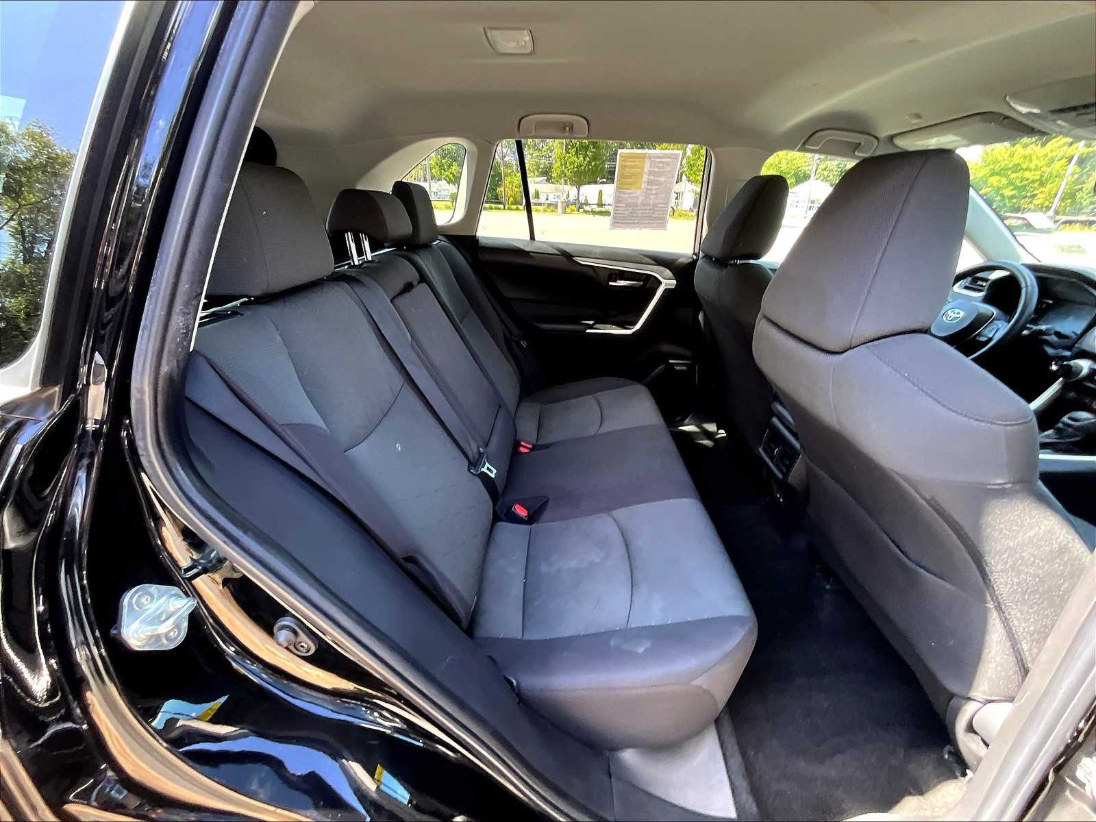 2023 Toyota RAV4 XLE - Photo 16