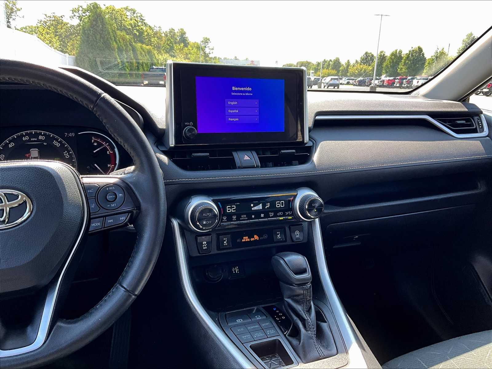 2023 Toyota RAV4 XLE - Photo 18
