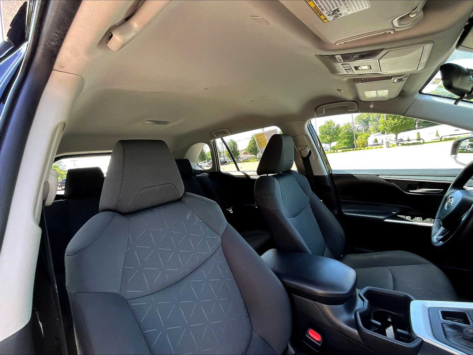 2023 Toyota RAV4 XLE - Photo 22