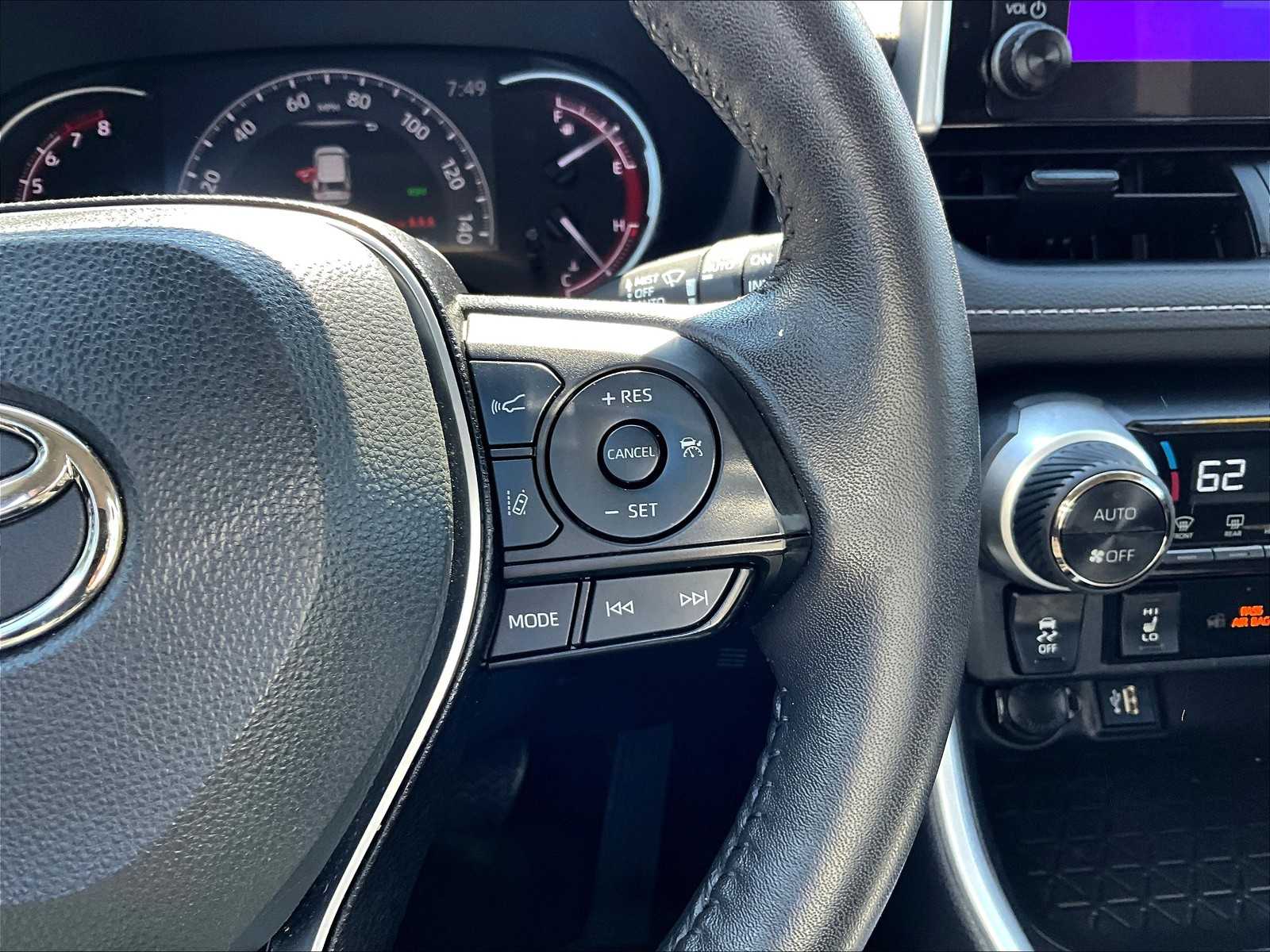 2023 Toyota RAV4 XLE - Photo 24