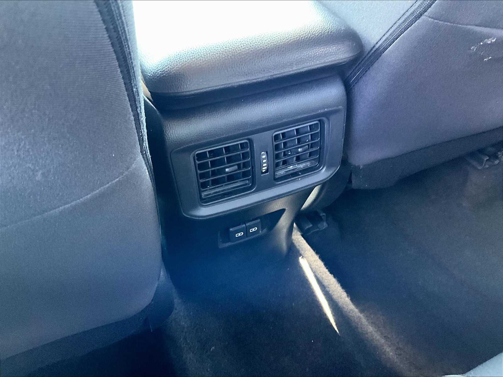 2023 Toyota RAV4 XLE - Photo 28