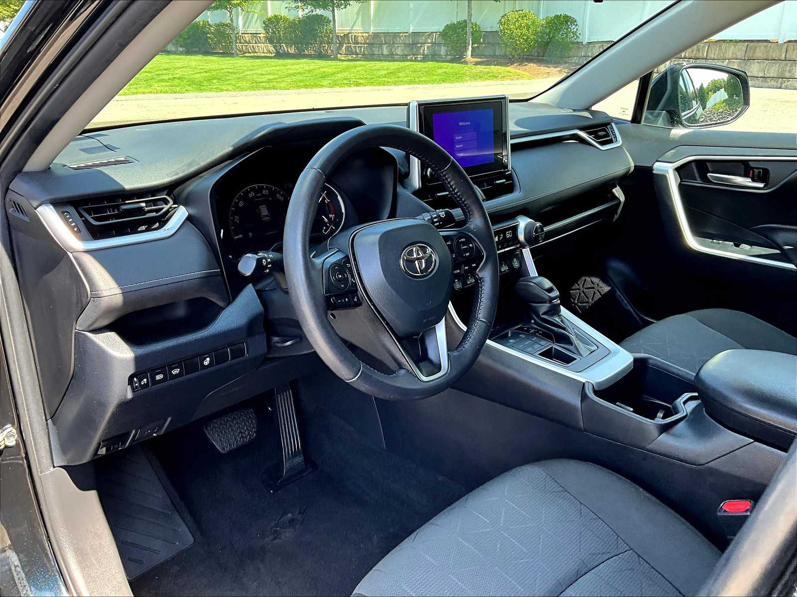 2023 Toyota RAV4 XLE - Photo 8