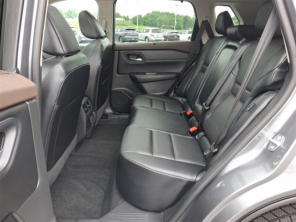 2023 Nissan Rogue SV - Photo 11