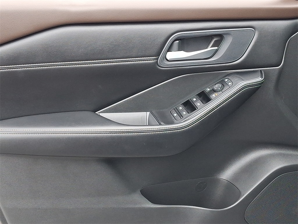 2023 Nissan Rogue SV - Photo 13