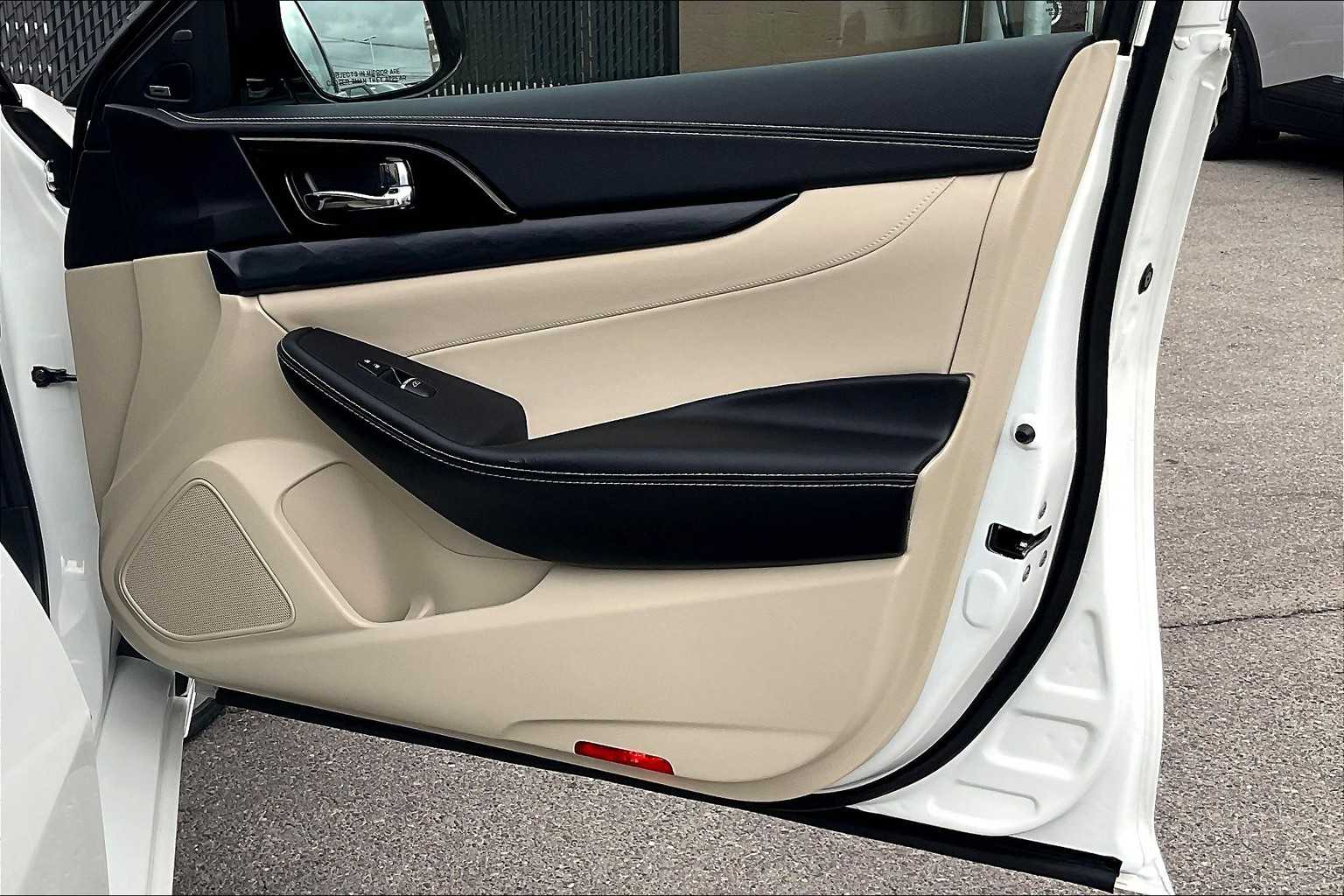 2023 Nissan Maxima Platinum - Photo 12