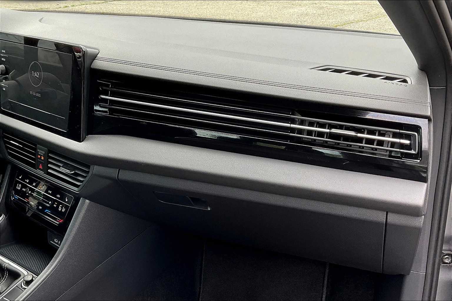 2025 Volkswagen Jetta Sport - Photo 13