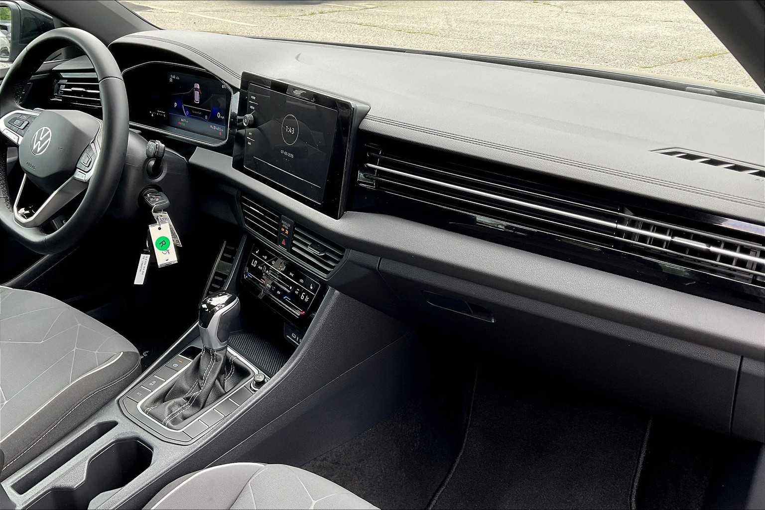 2025 Volkswagen Jetta Sport - Photo 14