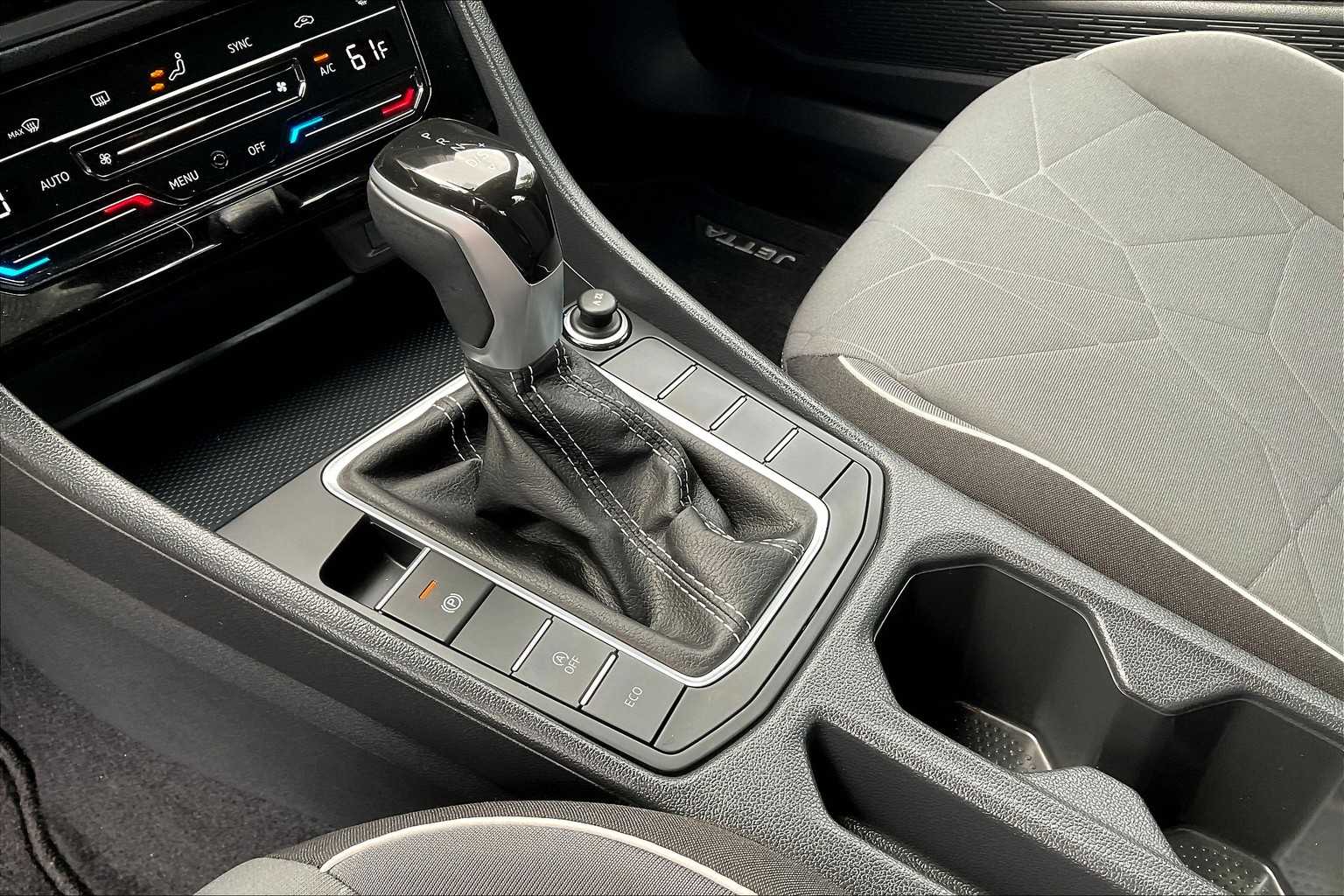 2025 Volkswagen Jetta Sport - Photo 20