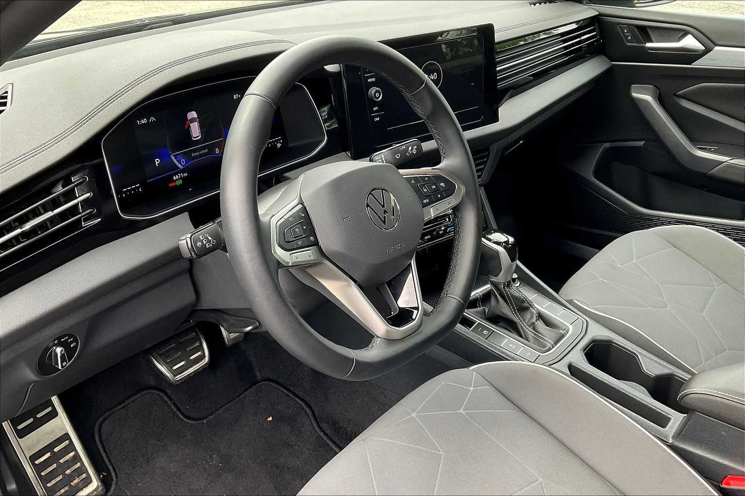 2025 Volkswagen Jetta Sport - Photo 8