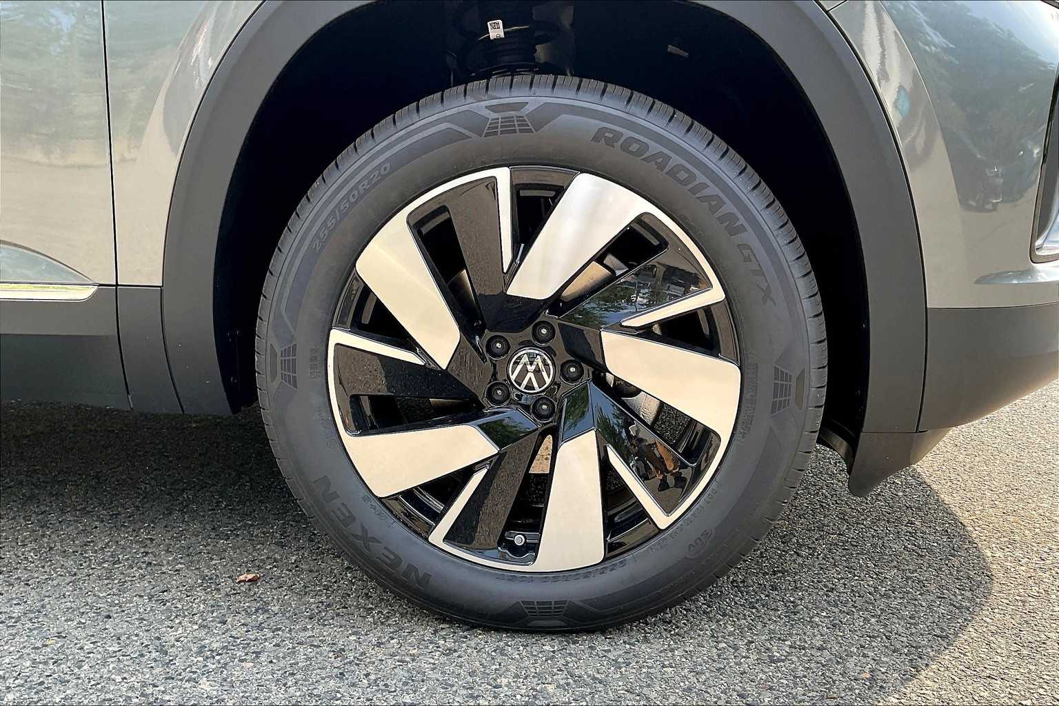 2025 Volkswagen Atlas Cross Sport 2.0T SEL - Photo 8