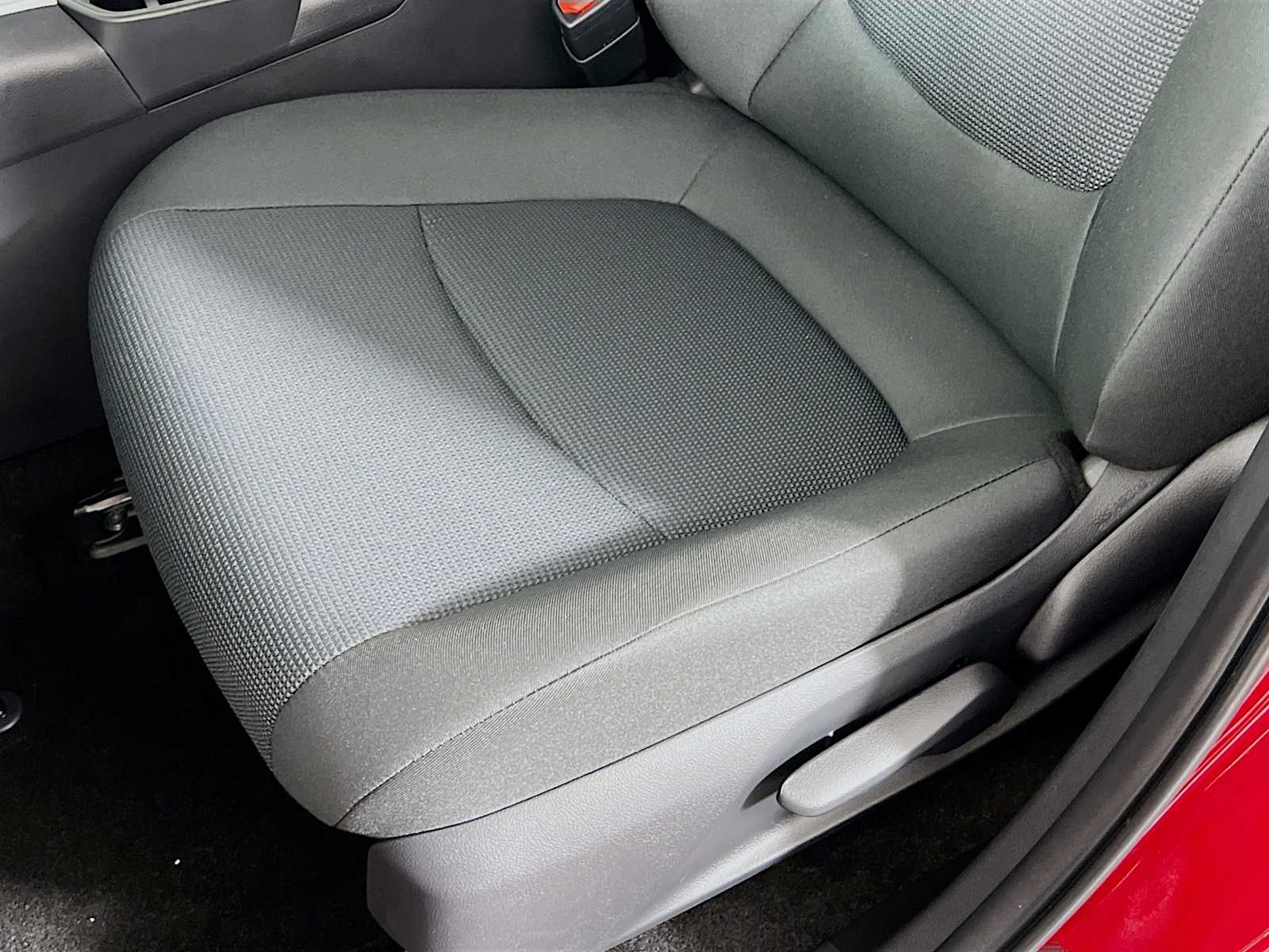 2025 Toyota RAV4 LE - Photo 17