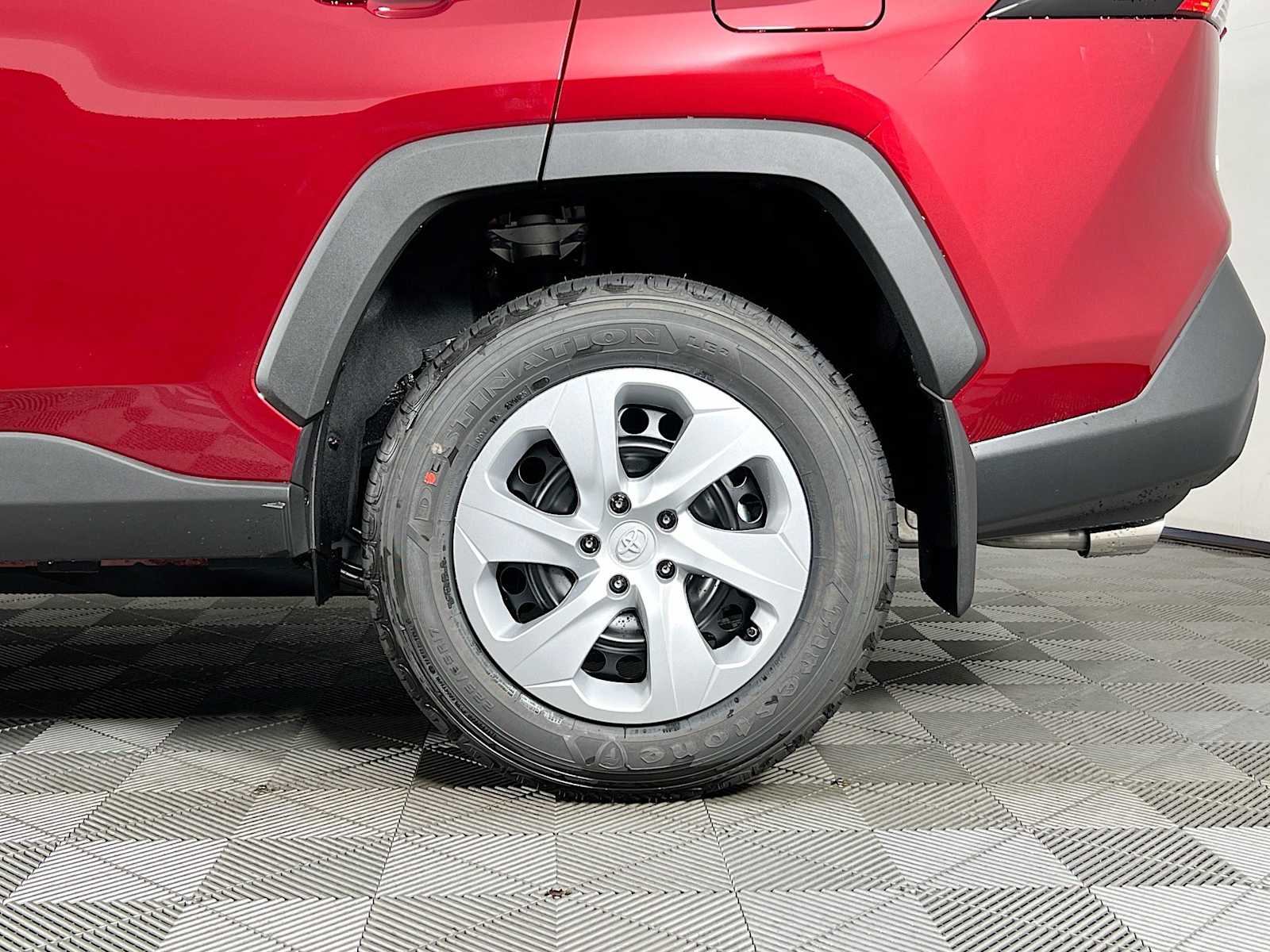 2025 Toyota RAV4 LE - Photo 19