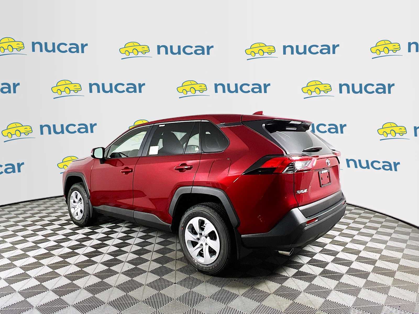 2025 Toyota RAV4 LE - Photo 4