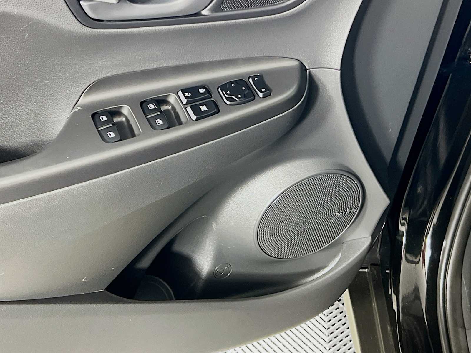 2021 Hyundai Kona SEL Plus - Photo 18
